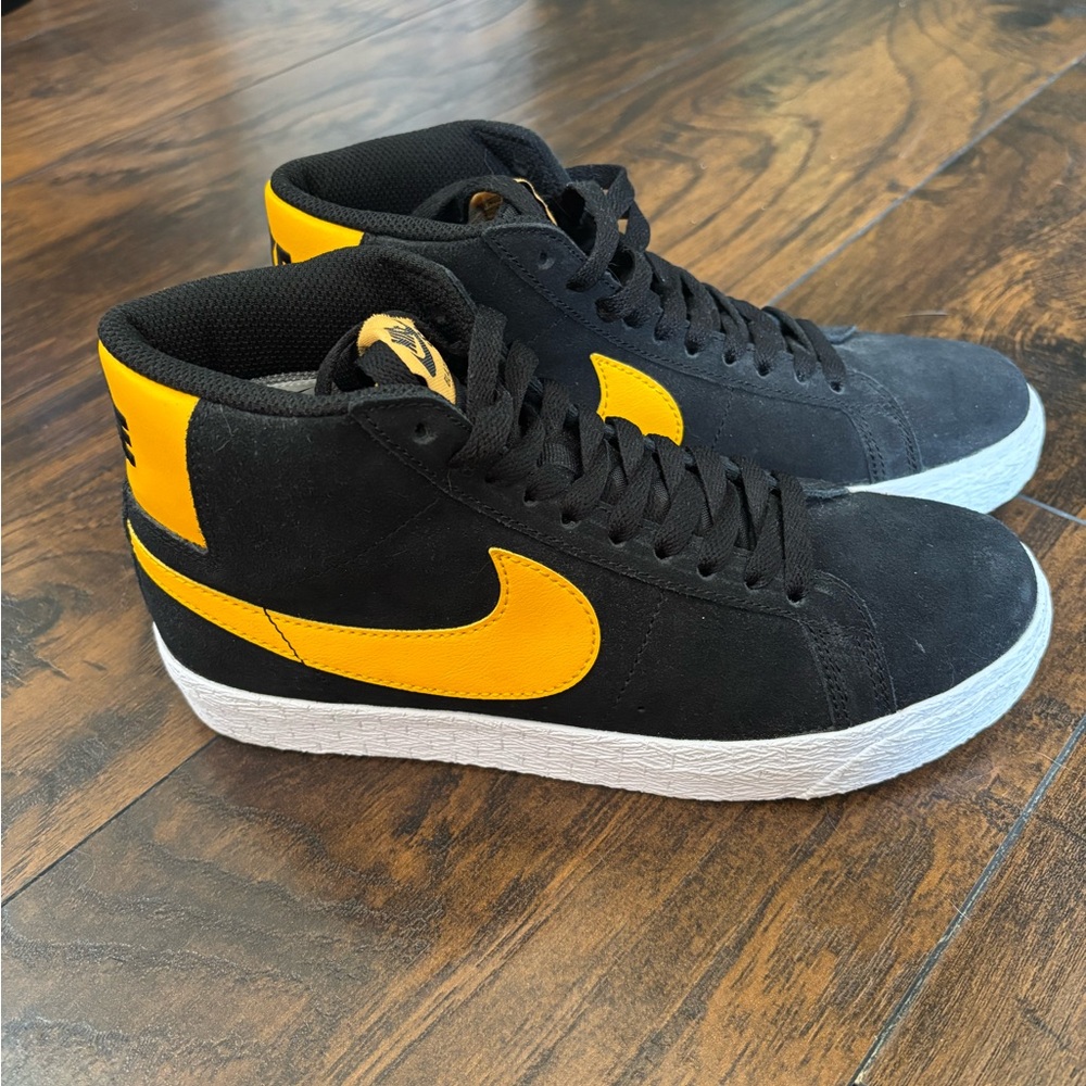 Nike SB Zoom Blazer Mid black and university gold